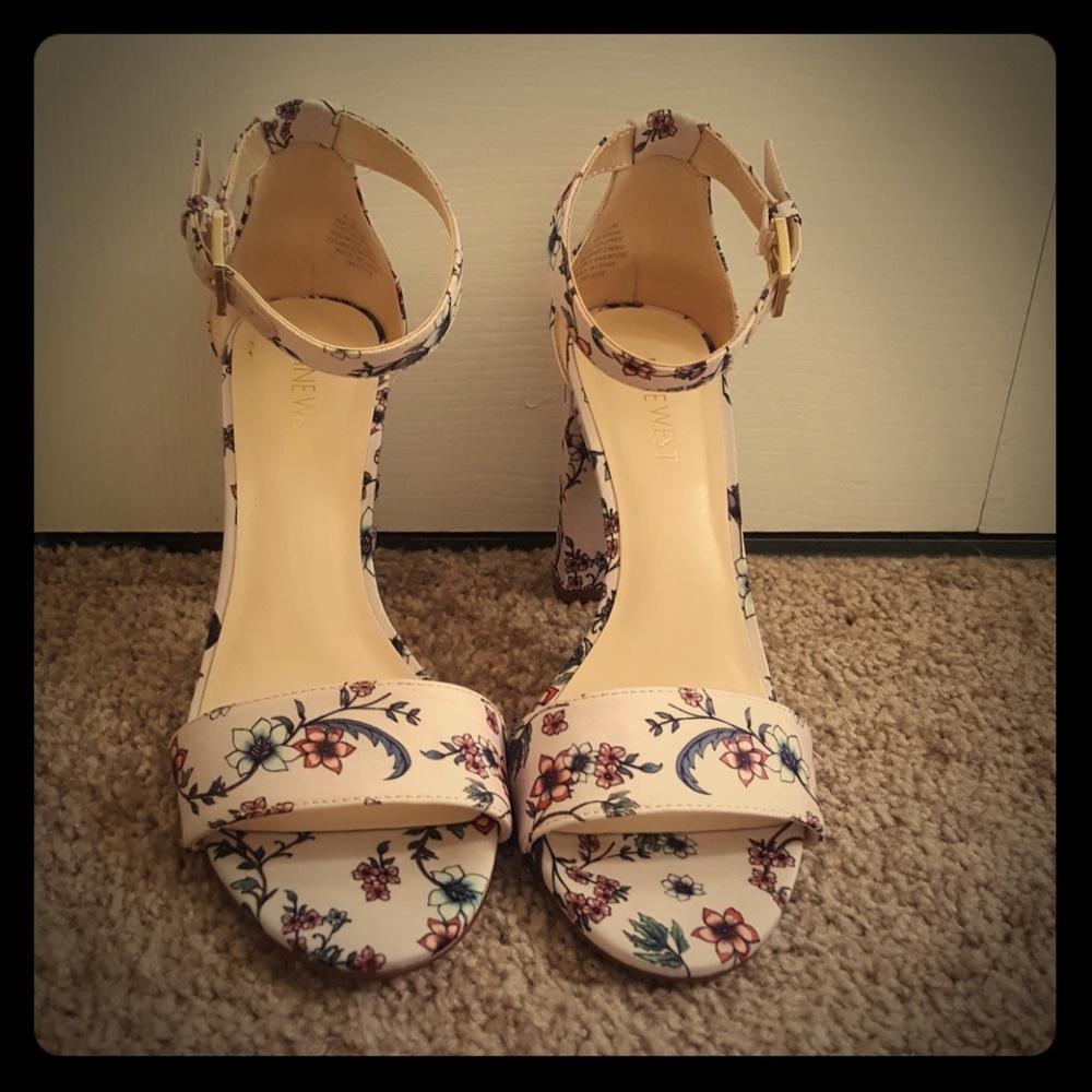 Nine West Floral Block Heel Sandal Size 6.5M